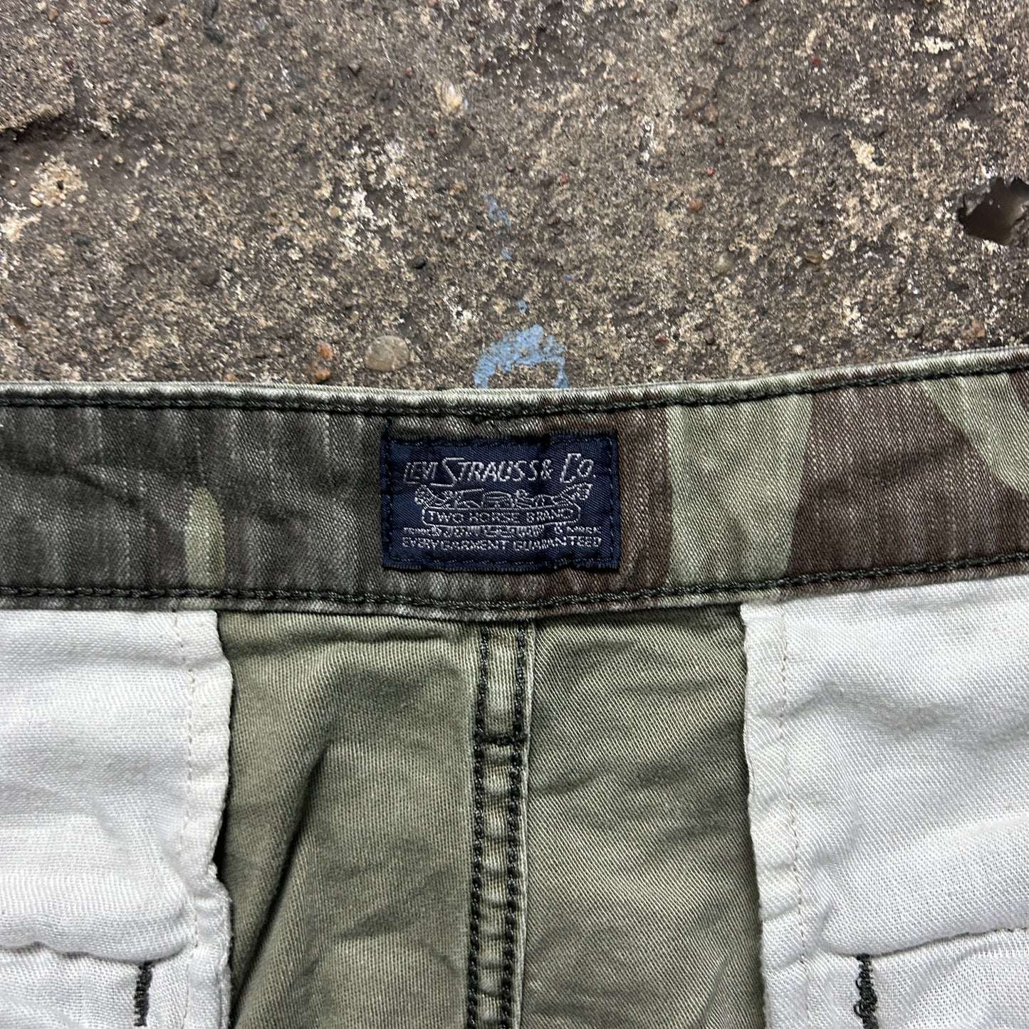 Vintage Levi's Cargo Shorts (34)