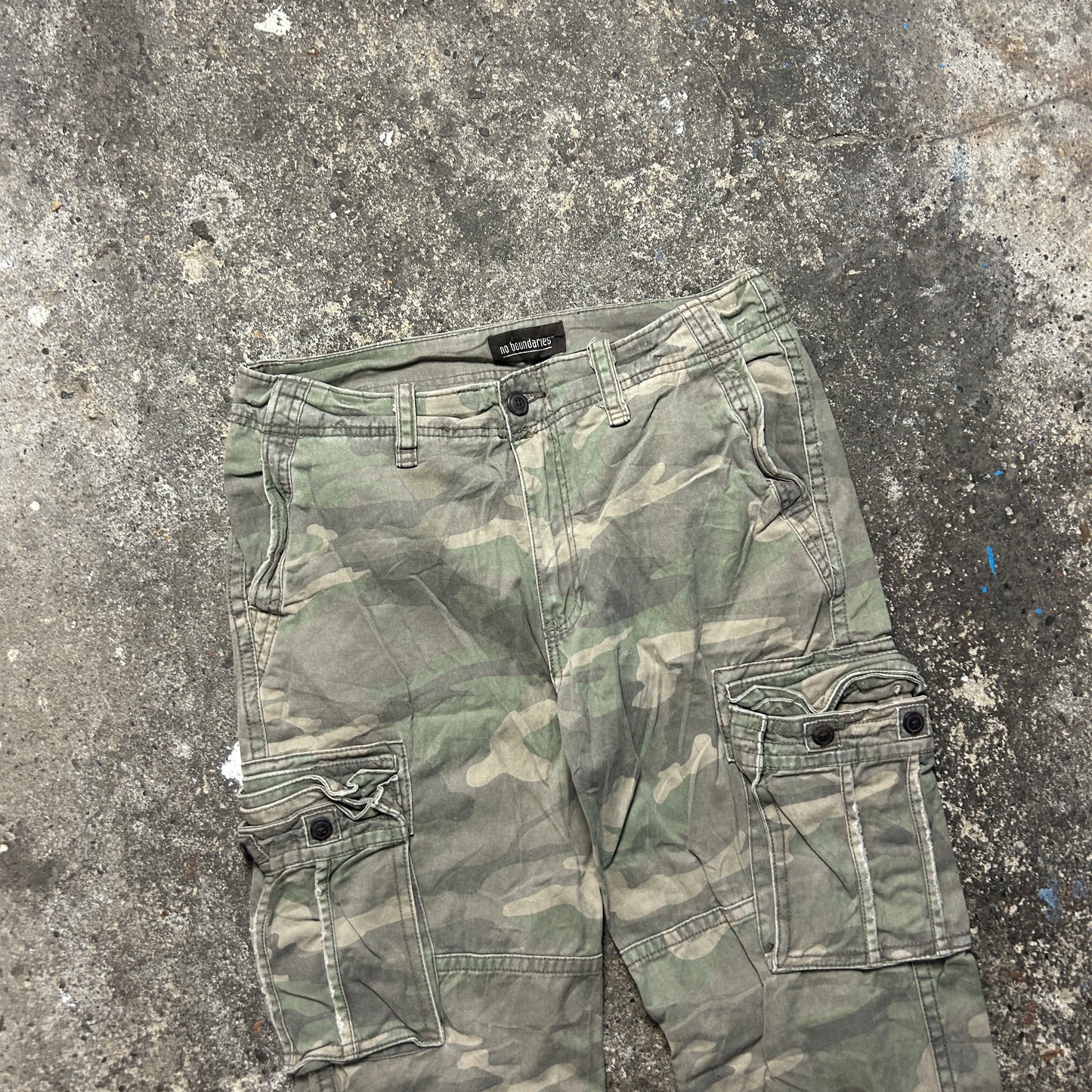 Vintage Camo Cargo Pants (32x34)