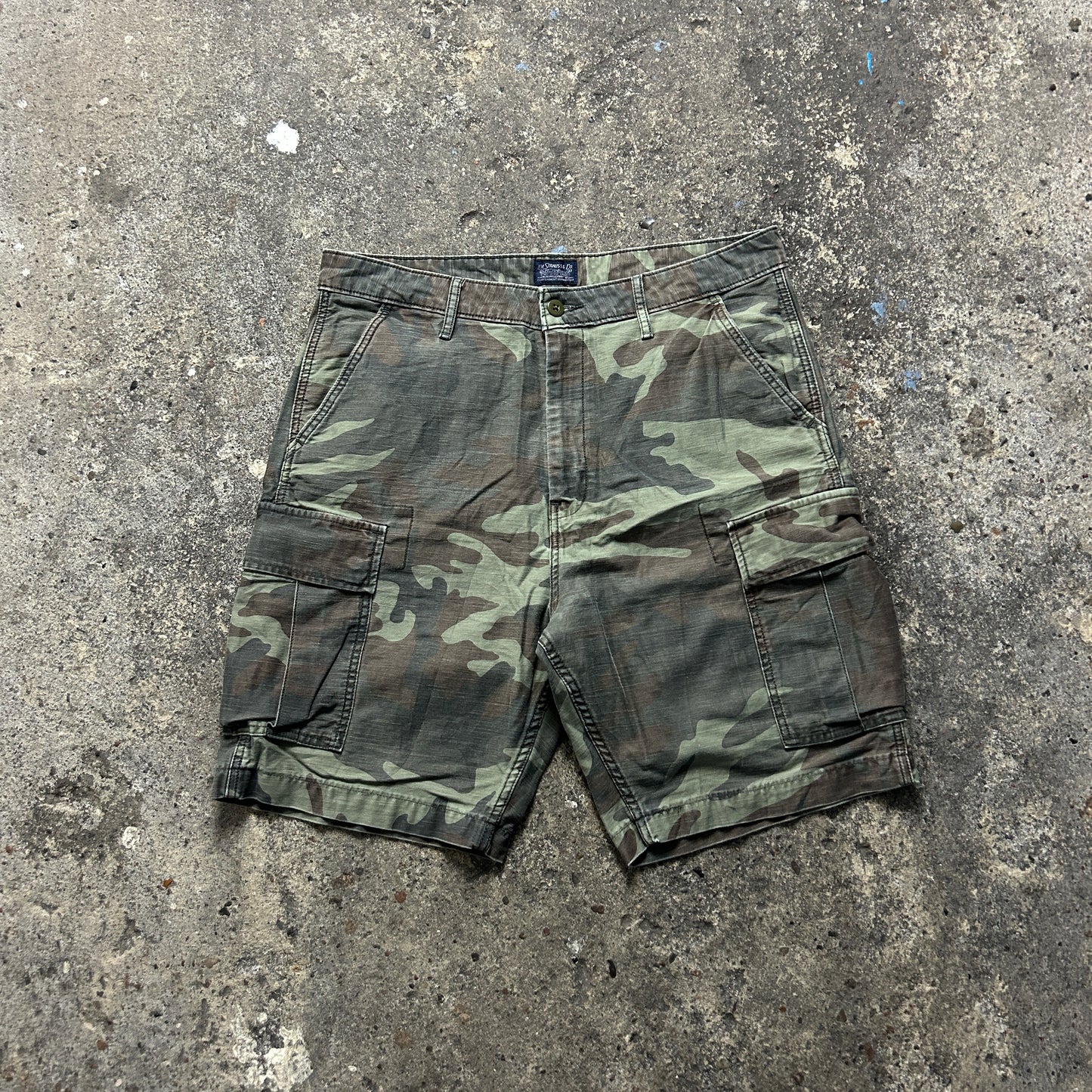 Vintage Levi's Cargo Shorts (34)